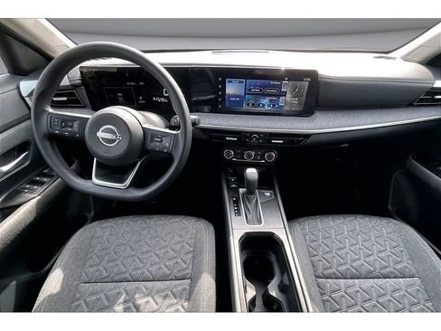 Used 2025 Nissan Kicks SV image 15