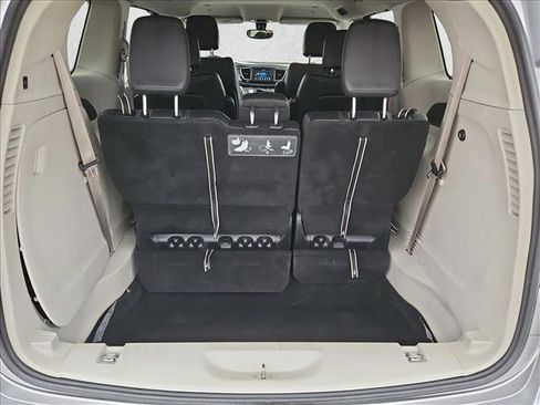 Used 2020 Chrysler Pacifica Touring-L FWD image 6