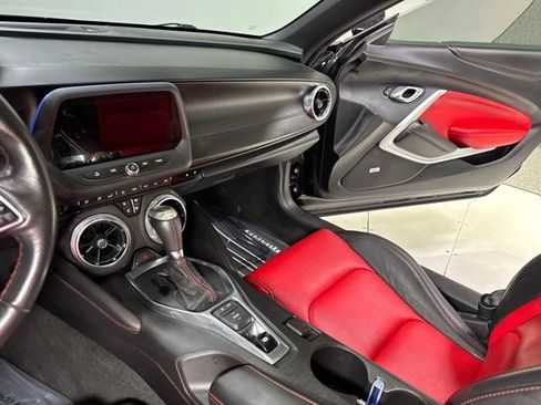 Used 2018 Chevrolet Camaro SS RWD image 21
