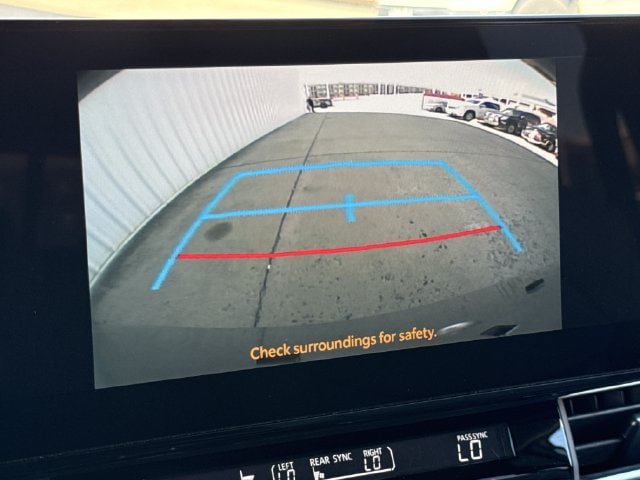 Used 2025 Toyota Sienna XLE FWD image 18