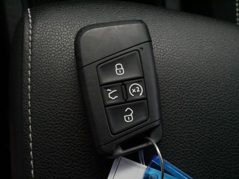 Used 2023 Volkswagen Tiguan SE w/ Panoramic Sunroof Package AWD/4WD image 33