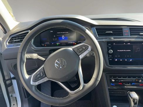 Used 2024 Volkswagen Tiguan SE FWD image 10