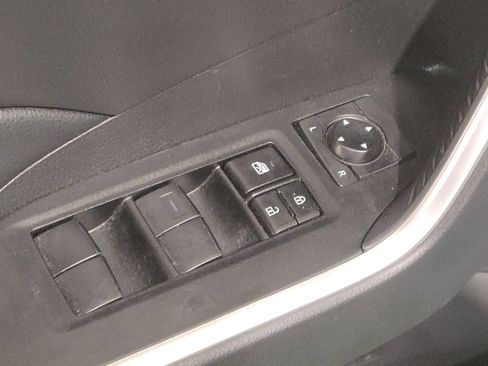 Used 2021 Toyota RAV4 LE FWD image 27