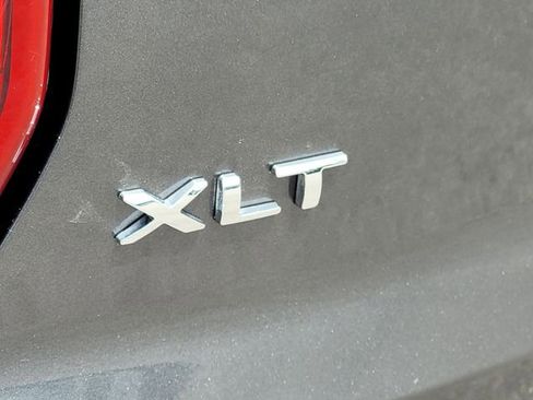 Used 2016 Ford Explorer XLT w/ Equipment Group 201A FWD image 9