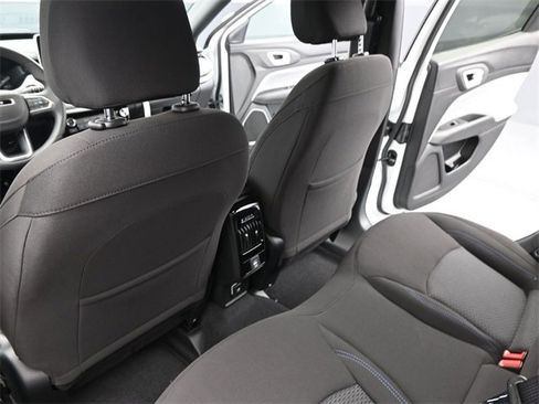 Used 2025 Jeep Compass Sport image 19