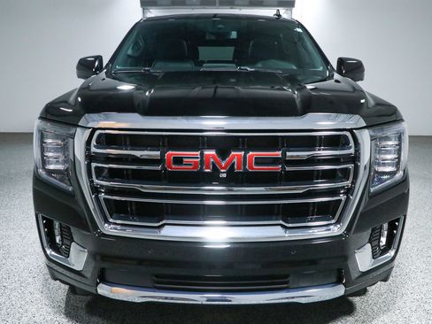 Used 2023 GMC Yukon SLT w/ SLT Premium Package AWD/4WD image 4