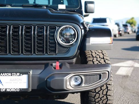 New 2026 Jeep Gladiator Rubicon w/ Steel Power Dome Hood Package AWD/4WD image 5