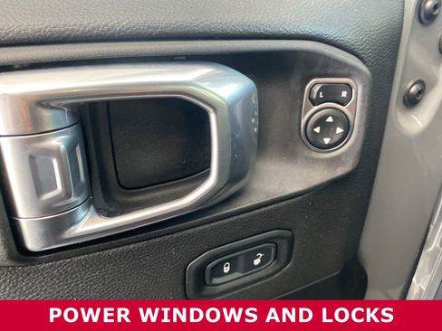 Used 2021 Jeep Wrangler Unlimited Sahara image 9