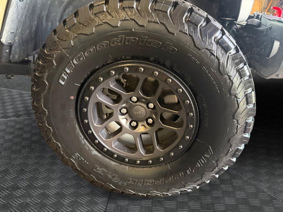 Used 2023 Jeep Wrangler Unlimited Rubicon w/ Xtreme 35 Tire Package AWD/4WD image 29