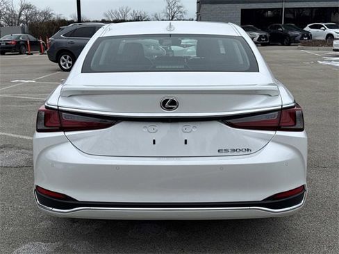 Used 2025 Lexus ES 300h w/ Luxury Package image 6