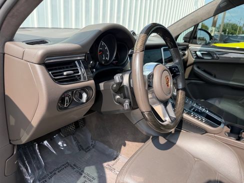 Used 2021 Porsche Macan Turbo AWD/4WD image 16