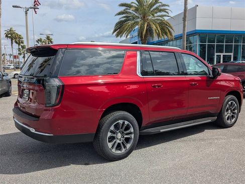 New 2026 Chevrolet Suburban LT w/ Comfort Package image 3