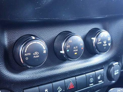 Used 2013 Jeep Wrangler Unlimited Sahara AWD/4WD image 21