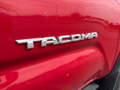 Used 2019 Toyota Tacoma TRD Off-Road AWD/4WD image 17