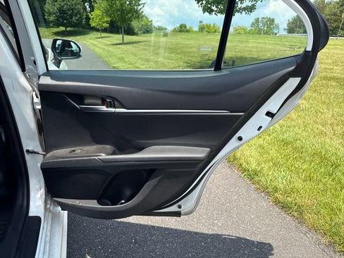 Used 2021 Toyota Camry SE FWD image 12