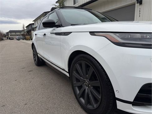 Used 2018 Land Rover Range Rover Velar R-Dynamic HSE image 50