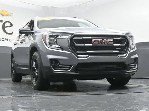 Used 2024 GMC Terrain AT4 AWD/4WD image 3
