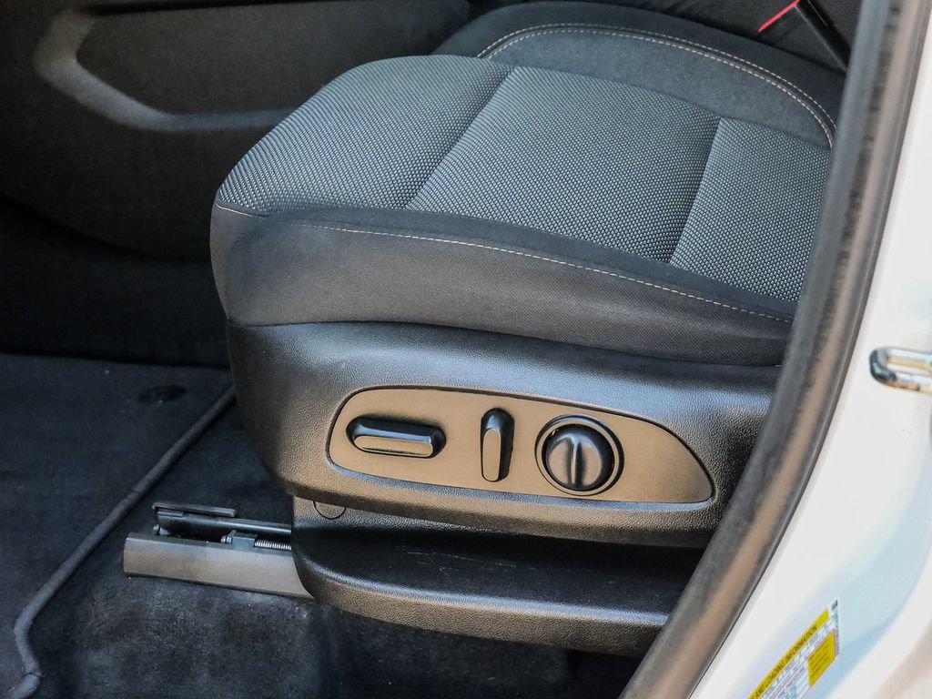 Used 2021 Chevrolet Traverse LT FWD image 33