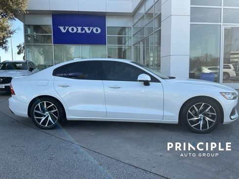 Used 2019 Volvo S60 T5 Momentum w/ Premium Package image 5