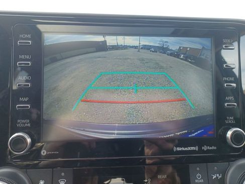 Used 2021 Toyota Highlander XLE image 23