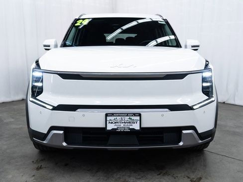 Used 2024 Kia EV9 Wind image 2