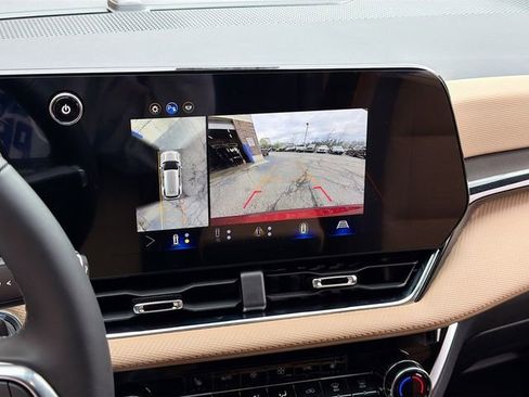New 2026 Chevrolet Equinox ACTIV w/ Safety and Technology Package AWD/4WD image 15