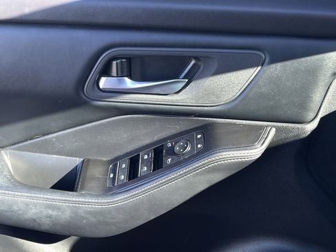 Used 2025 Nissan Rogue SV image 19