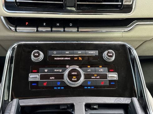 Used 2021 Lincoln Navigator Reserve w/ Luxury Package AWD/4WD image 33