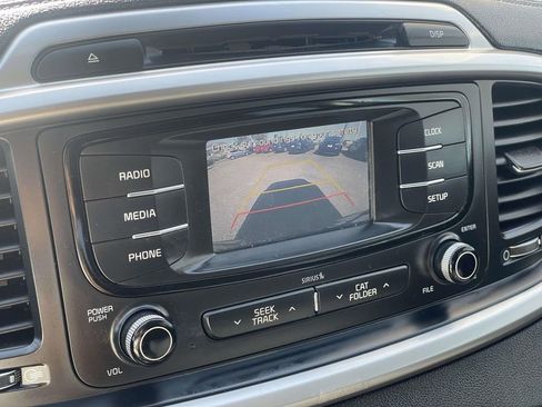 Used 2016 Kia Sorento FWD image 12