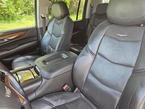 Used 2019 Cadillac Escalade ESV 4WD image 10