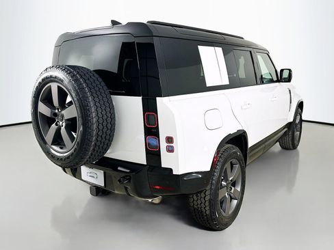 Used 2026 Land Rover Defender 110 X-Dynamic SE AWD/4WD image 5