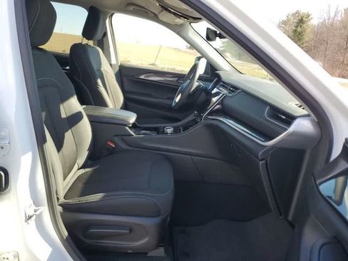 Used 2023 Jeep Grand Cherokee L Laredo AWD/4WD image 23