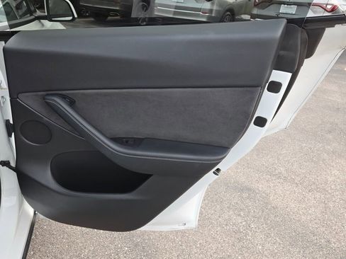 Used 2022 Tesla Model Y Long Range image 13