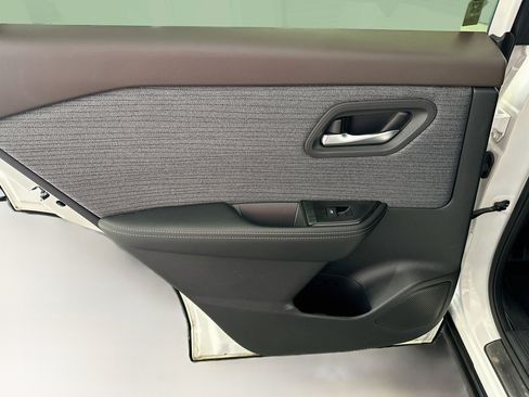 Used 2023 Nissan Rogue SV AWD/4WD image 26