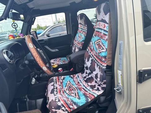 Used 2017 Jeep Wrangler Unlimited Sahara w/ Connectivity Group AWD/4WD image 7