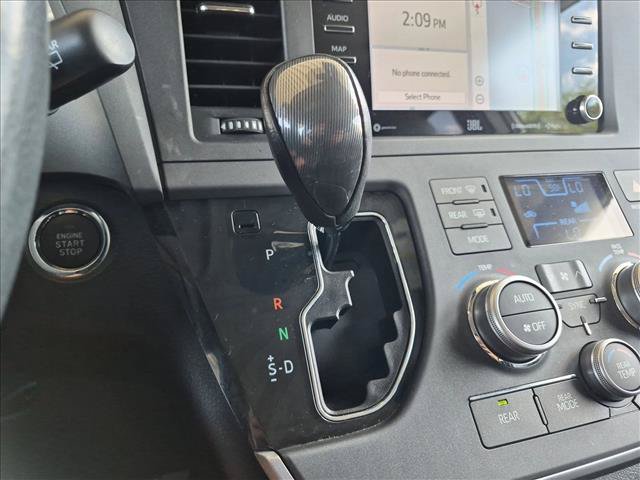 Used 2020 Toyota Sienna SE w/ SE Preferred Package FWD image 13