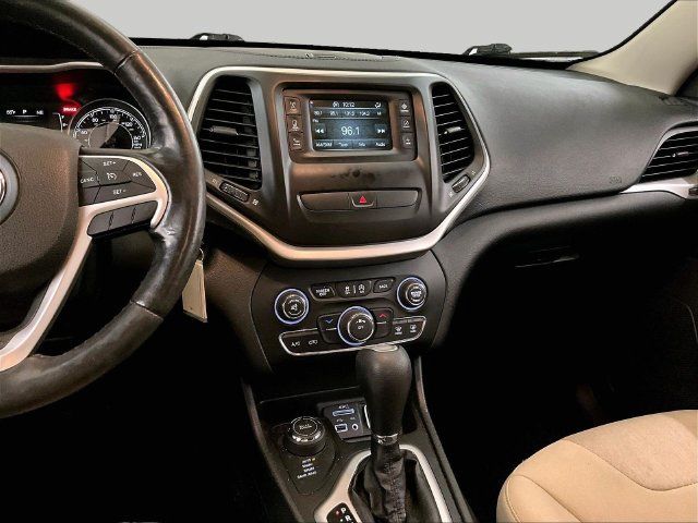 Used 2016 Jeep Cherokee Sport w/ Cold Weather Group AWD/4WD image 6