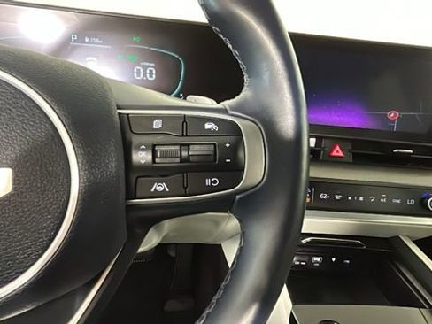 Used 2023 Kia Sportage EX AWD/4WD image 18