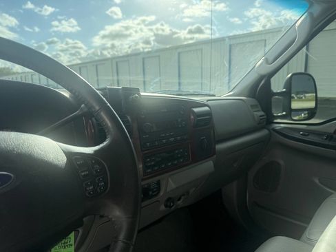 Used 2006 Ford F350 Lariat image 54