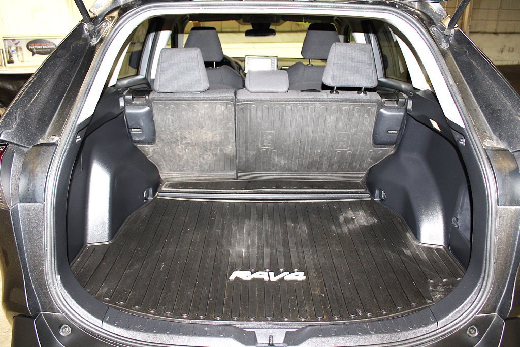 Used 2020 Toyota RAV4 LE w/ All Weather Liner Package AWD/4WD image 32