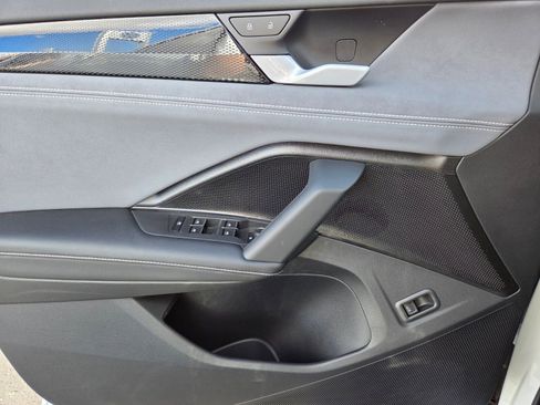 New 2026 Volkswagen Tiguan SE FWD image 10
