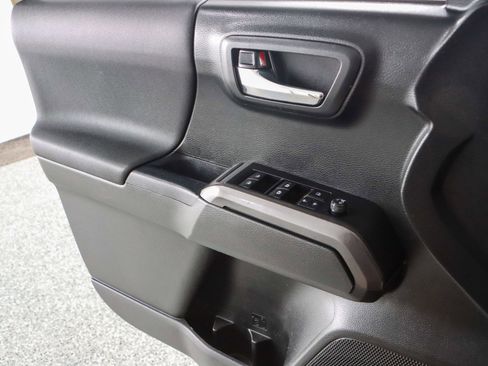 Used 2019 Toyota Tacoma TRD Sport image 24