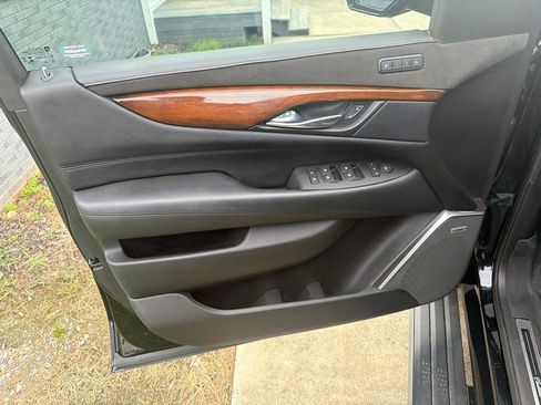 Used 2018 Cadillac Escalade Premium Luxury AWD/4WD image 39