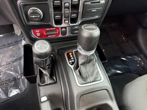 Used 2024 Jeep Gladiator Mojave w/ Steel Bumper Group AWD/4WD image 19