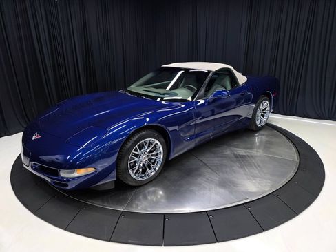 Used 2004 Chevrolet Corvette Convertible w/ Preferred Equipment Group RWD image 8