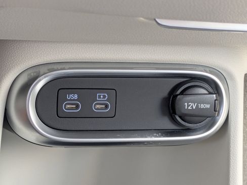 Used 2025 Genesis GV60 RWD image 27