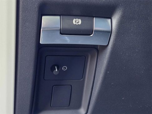 Used 2025 Land Rover Defender 110 S image 12