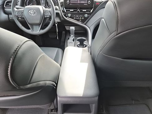 Used 2024 Toyota Camry SE image 21
