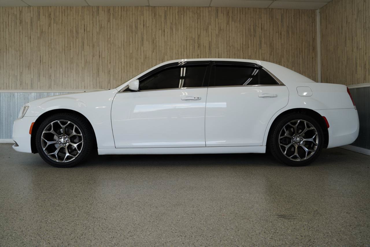 Used 2018 Chrysler 300 Touring L RWD image 5