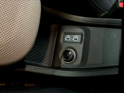 Certified 2025 MINI Cooper 4-Door Hardtop image 37